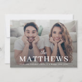 Stijlvol kerstfeest | Modern Sage Green Couple Fot Feestdagenkaart (Voorkant)