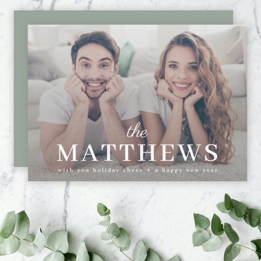 Stijlvol kerstfeest | Modern Sage Green Couple Fot Feestdagenkaart