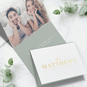 Stijlvol kerstfeest Modern Sage Green Couple Fot Folie Kaarten