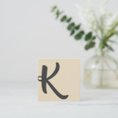 Stijlvol lettertype | Asymmetrisch (beige / grijs) Vierkante Visitekaartje (Staand voorkant)