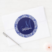 Stijlvol meisjesblauw grijs initiaal monogram ronde sticker (Envelop)