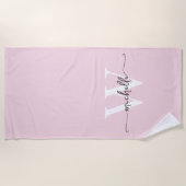 Stijlvol Modern Bleekroze Monogram Namenslettertyp Strandlaken (Voorkant)