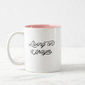 Stijlvol Modern Living op een gebeden Typografie Q Tweekleurige Koffiemok (Links)