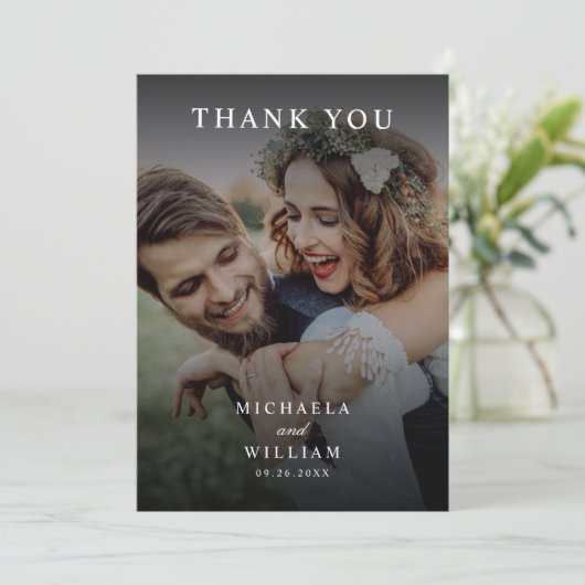 Stijlvol Modern Script 2-foto bruiloft Bedankkaart (Staand voorkant)
