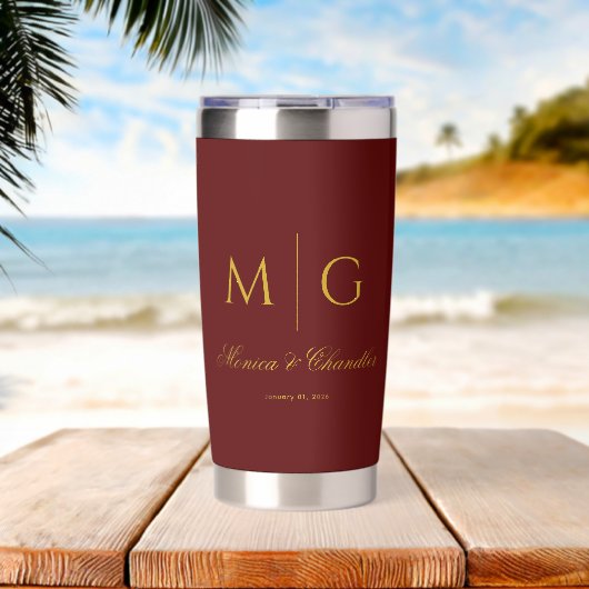 Stijlvol monogram met koppelnaam bordeauxrood geïsoleerde drinkbeker (Strand (Gedraaid) )