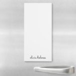 Stijlvol monogram | Modern minimalistisch witscrip Magnetisch Notitieblok<br><div class="desc">Een eenvoudig,  stijlvol aangepast monogram ontwerp in een informele casual handgeschreven script typografie in opvallend zwart-wit zwart-wit. Het monogram kan gemakkelijk worden gepersonaliseerd om een ontwerp zo uniek te maken zoals u bent! De perfecte trendy op maat gesneden gave of accessoire voor elke gelegenheid.</div>