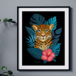 Stijlvol Oerwoud Leopard Floral Art | marineblauw Poster<br><div class="desc">Dit prachtige kunst print poster heeft een hand getekende luipaard,  met tropische oerwouden bladeren in tinten blauw,  evenals een felroze hibiscusbloem,  over een aangepaste kleur achtergrond (weergegeven in marineblauw). Modern,  mooi en uniek - maakt een geweldig cadeau! * Kunstwerk / Illustratie van Tracey Khalei / Orabella Prints</div>