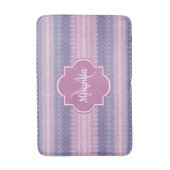 Stijlvol Paars nit patroon met monogram en naam Badmat (Voorkant Verticaal)