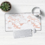 Stijlvol Roos Gold Foil marble Monogram Bureaumat<br><div class="desc">Stijlvolle Roos Gold Foil Marble Monogram Desk Mat Muismat met trendy wit marmer en zacht roze roségoud folie marmer. Voeg jouw naam en monogram toe voor een ontwerp op maat! Neem contact met ons op via cedarandstring@gmail.com als u hulp nodig hebt bij het ontwerp of de bijbehorende producten.</div>