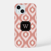 Stijlvol Roze Ivory Diamond Ikat Monogram iPhone 15 Case (Achterkant)