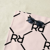 Stijlvol Roze Modern Script Girly Monogram Initiaa Strandlaken (In situ)