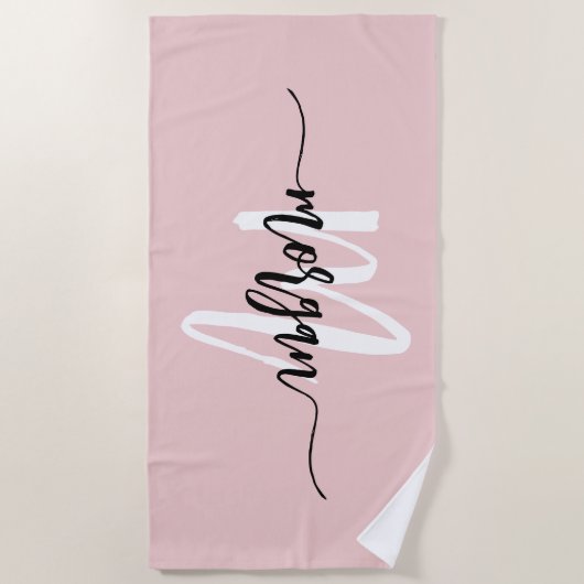 Stijlvol Roze Modern Script Girly Monogram Naam Strandlaken (Voorkant)