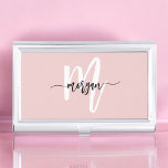 Stijlvol Roze Modern Script Girly Monogram Naam Visitekaarthouder<br><div class="desc">Verhoog uw professionele afbeelding met de stijlvolle roze moderne script girly monogram naam visitekaartje case. Dit chique hoesje is voorzien van een zacht blush roze ontwerp met een eigentijds script monogram, dat een persoonlijke touch geeft aan uw zakelijke benodigdheden. Gemaakt van hoogwaardige materialen, biedt het een duurzame en elegante manier...</div>