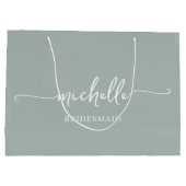 Stijlvol Sage Groen Chique Goud Monogram Script Groot Cadeauzakje (Achterkant)