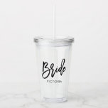 Stijlvol script "Bride" aangepaste bridal Party Acryl Drinkbeker<br><div class="desc">Fun,  gepersonaliseerd ontwerp van een bruidsfeestje.</div>