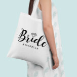 Stijlvol script "Bride" Tote Bag<br><div class="desc">Een gepersonaliseerd ontwerp voor de bruid-to-be.</div>