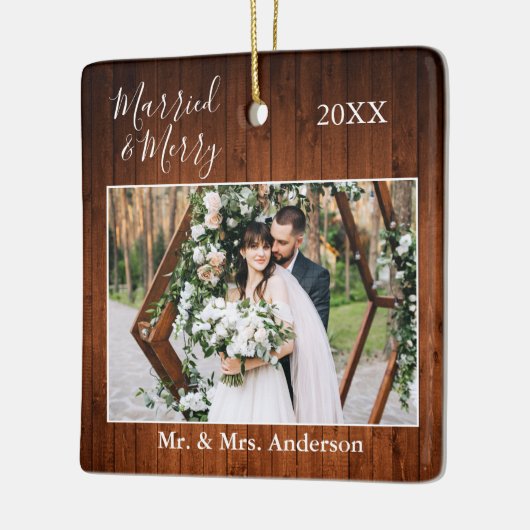 Stijlvol script, gehuwd met Merry Wood Wedding Keramisch Ornament (Links)