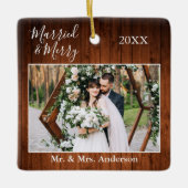 Stijlvol script, gehuwd met Merry Wood Wedding Keramisch Ornament (Voorkant)
