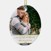 Stijlvol script Ons eerste kerstgouden paar Keramisch Ornament (Rechts)