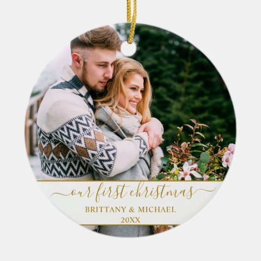 Stijlvol script Ons eerste kerstgouden paar Keramisch Ornament (Voorkant)
