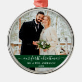 Stijlvol script Ons eerste kerstgroen Metalen Ornament (Voorkant)