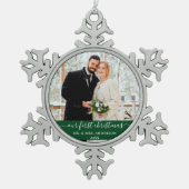 Stijlvol script Ons eerste kerstgroen Tin Sneeuwvlok Ornament (Voorkant)