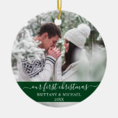 Stijlvol script Ons eerste kerstpaar Groen Keramisch Ornament (Voorkant)
