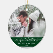 Stijlvol script Ons eerste kerstpaar Groen Keramisch Ornament (Links)