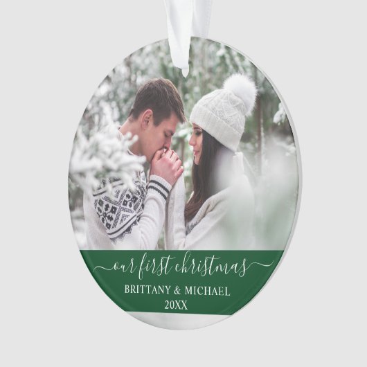 Stijlvol script Ons eerste kerstpaar Groen Ornament (voorkant)