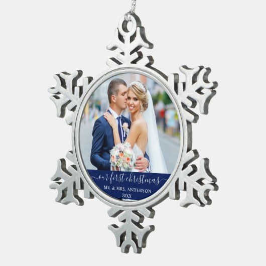 Stijlvol script onze eerste kerstblauw tin sneeuwvlok ornament (Rechts)