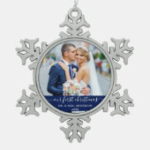 Stijlvol script onze eerste kerstblauw tin sneeuwvlok ornament (Voorkant)