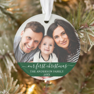 Stijlvol script Onze eerste kerstfamilie Groen Ornament