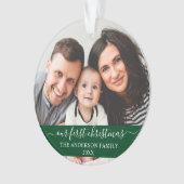 Stijlvol script Onze eerste kerstfamilie Groen Ornament (voorkant)