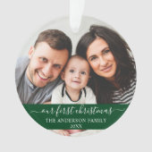 Stijlvol script Onze eerste kerstfamilie Groen Ornament (voorkant)