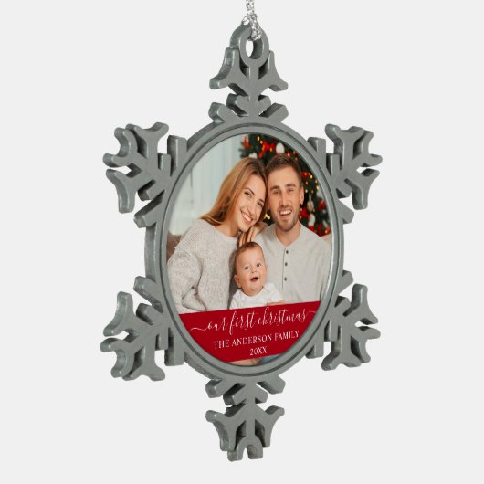 Stijlvol script onze eerste kerstfamilie rood tin sneeuwvlok ornament (Links)