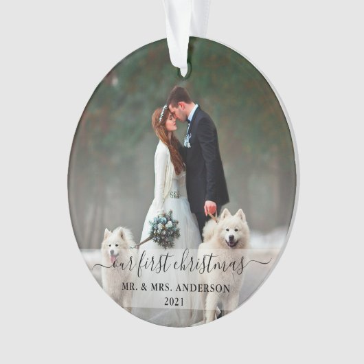 Stijlvol script Onze eerste kerstfoto bruiloft Ornament (voorkant)