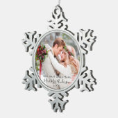 Stijlvol script onze eerste kerstfoto-namen tin sneeuwvlok ornament (Rechts)
