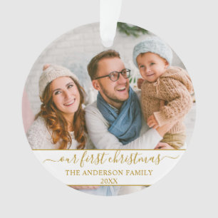 Stijlvol script onze eerste kerstgoudfamilie ornament