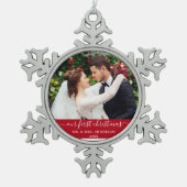 Stijlvol script onze eerste kerstrood tin sneeuwvlok ornament (Voorkant)
