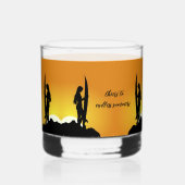 Stijlvol silhouet vrouw surfer zonsondergang stran whisky glas (Achterkant)