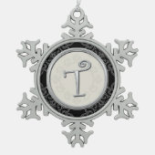 Stijlvol Silver Monogram T Kerstmis Tin Sneeuwvlok Ornament (Voorkant)