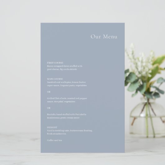 Stijlvol Stofblauw Modern Trouwmenu (Staand voorkant)