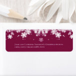 Stijlvol Trendy Script Christmas Etiket<br><div class="desc">Stijlvol Trendy Script Christmas-label retouradres met een feestelijke kerstachtergrond. Uw namen en adres kunnen eenvoudig worden gepersonaliseerd voor een uniek label met een persoonlijke touch om te koppelen met ons vakantiepaartenassortiment in hetzelfde ontwerp!</div>