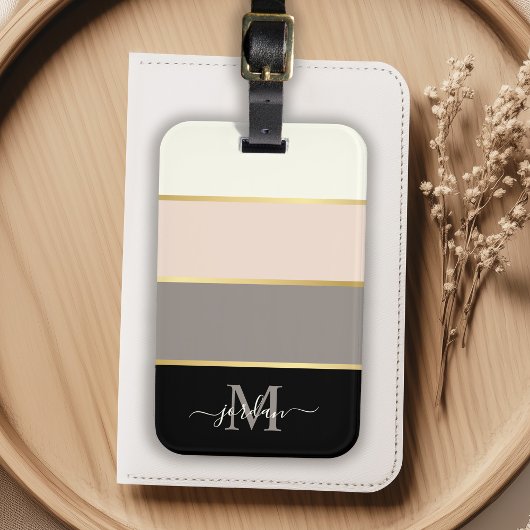 Stijlvol vrouwelijk streeppatroon met monogram bagagelabel