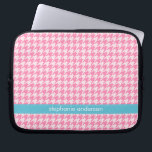 Stijlvol, warm roze houndstooth-patroon laptop sleeve<br><div class="desc">Pas deze laptophoes aan met jouw naam of tekst van uw keuze.
Gevoelig</div>