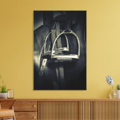 Stijlvol zilver Stirrups op het Engelse zadelzadje Canvas Afdruk (Insitu (Woonkamer))