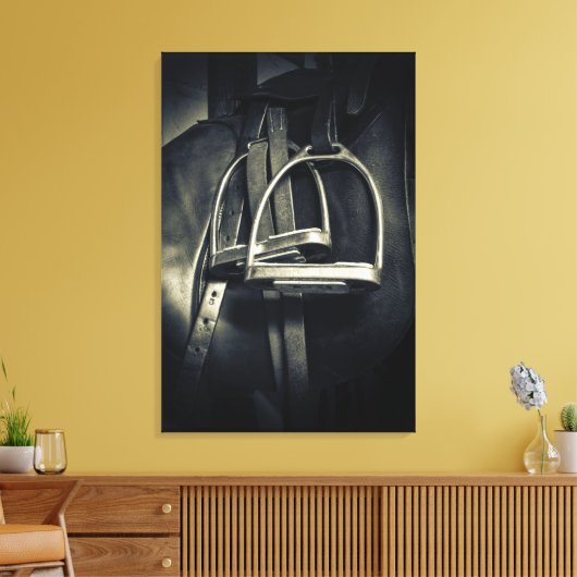 Stijlvol zilver Stirrups op het Engelse zadelzadje Canvas Afdruk (Insitu (Woonkamer))