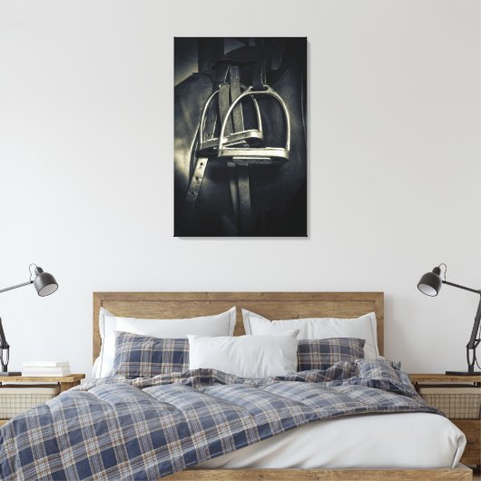 Stijlvol zilver Stirrups op het Engelse zadelzadje Canvas Afdruk (Insitu (Slaapkamer))