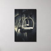 Stijlvol zilver Stirrups op het Engelse zadelzadje Canvas Afdruk (Voorkant)