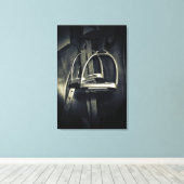 Stijlvol zilver Stirrups op het Engelse zadelzadje Canvas Afdruk (Insitu (Houten vloer))